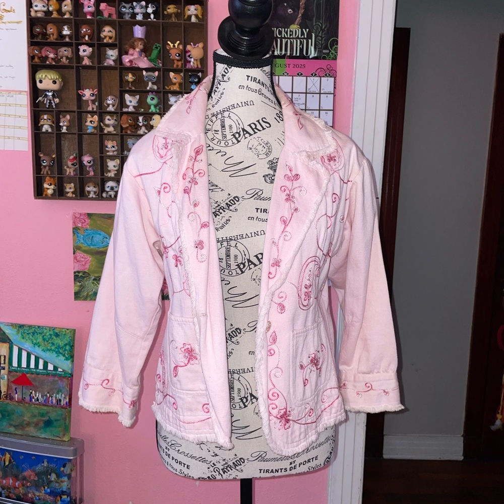 Chic Pink Embroidered Women's Jean Jacket